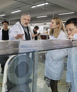 德国在中国合作生产，互拓市场